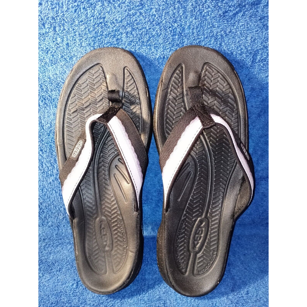 KEEN Kona women's flip flops sandals - Black/Thistle -summer/beach sz8
